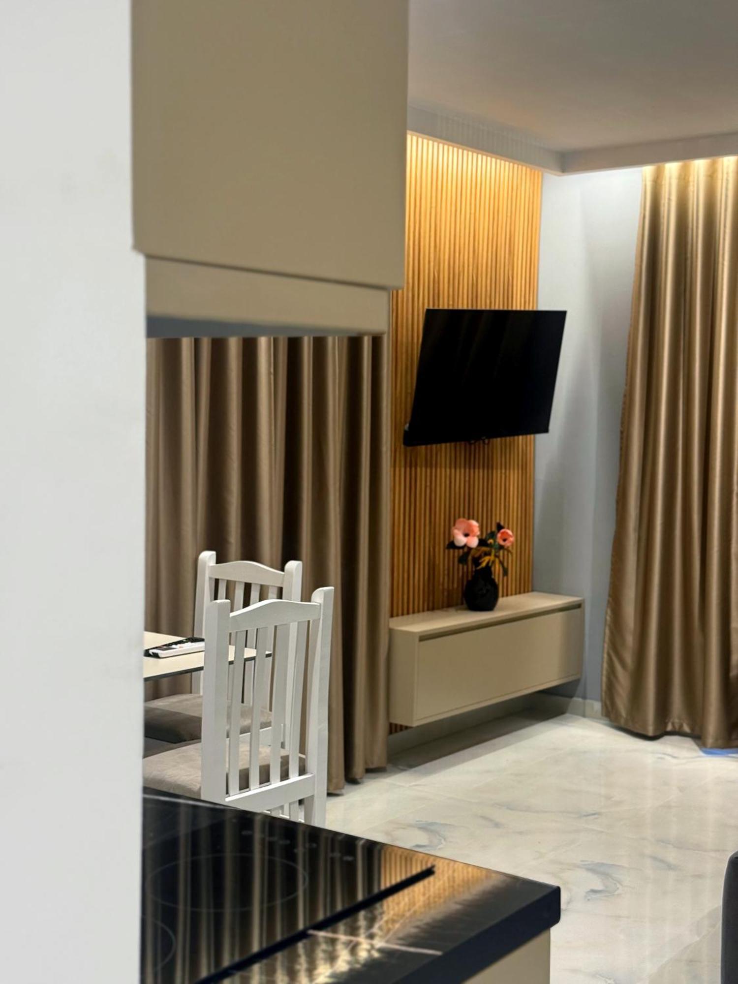 Eri Apartment *